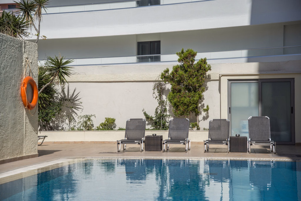 Manousos City Hotel
