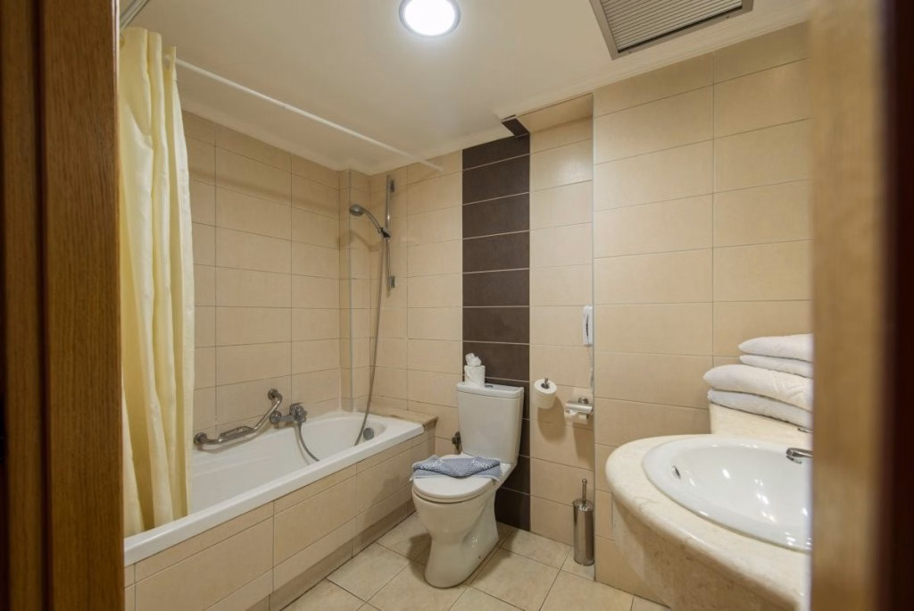 Manousos City Hotel