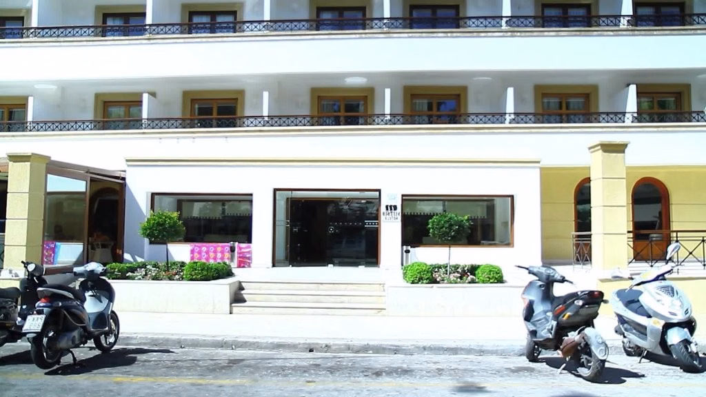 Mitsis Petit Palais Beach