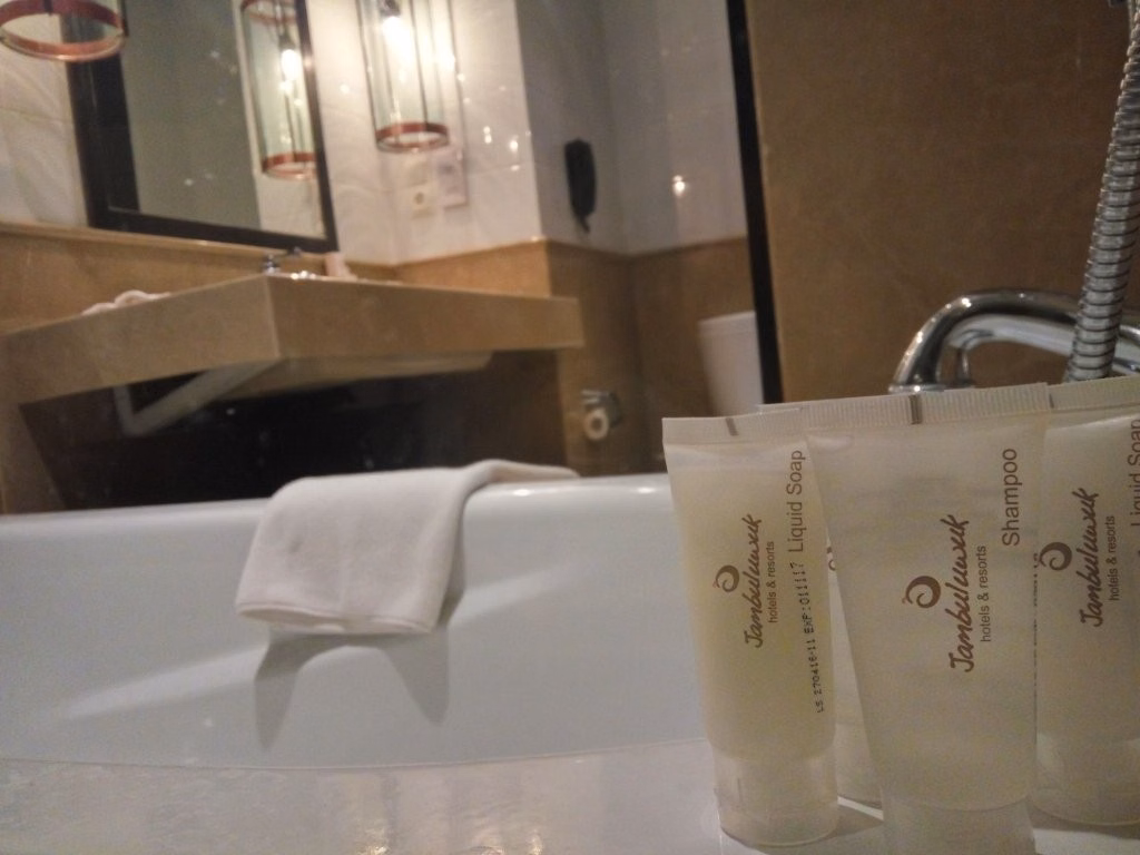 Jambuluwuk Oceano Seminyak Hotel - CHSE Certified