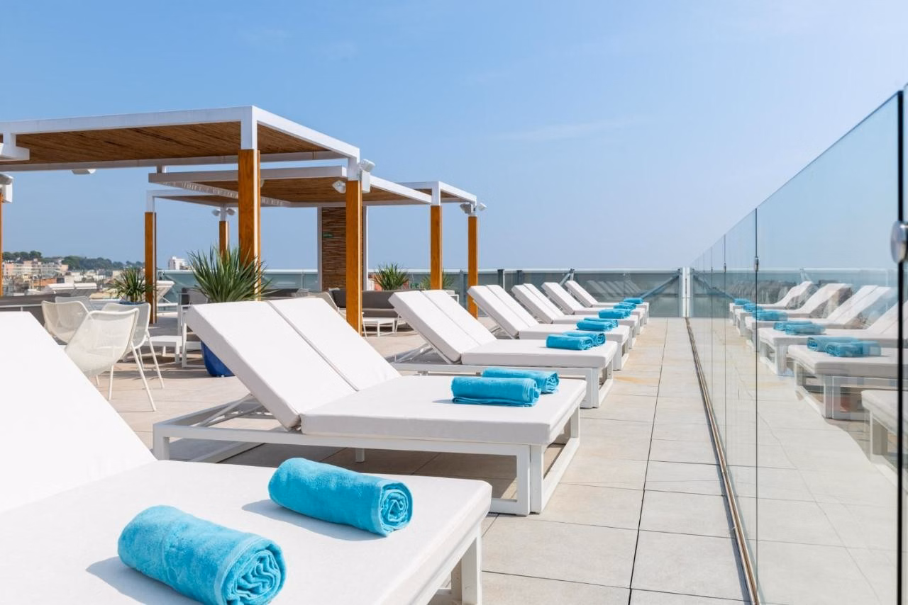L’Azure Hotel