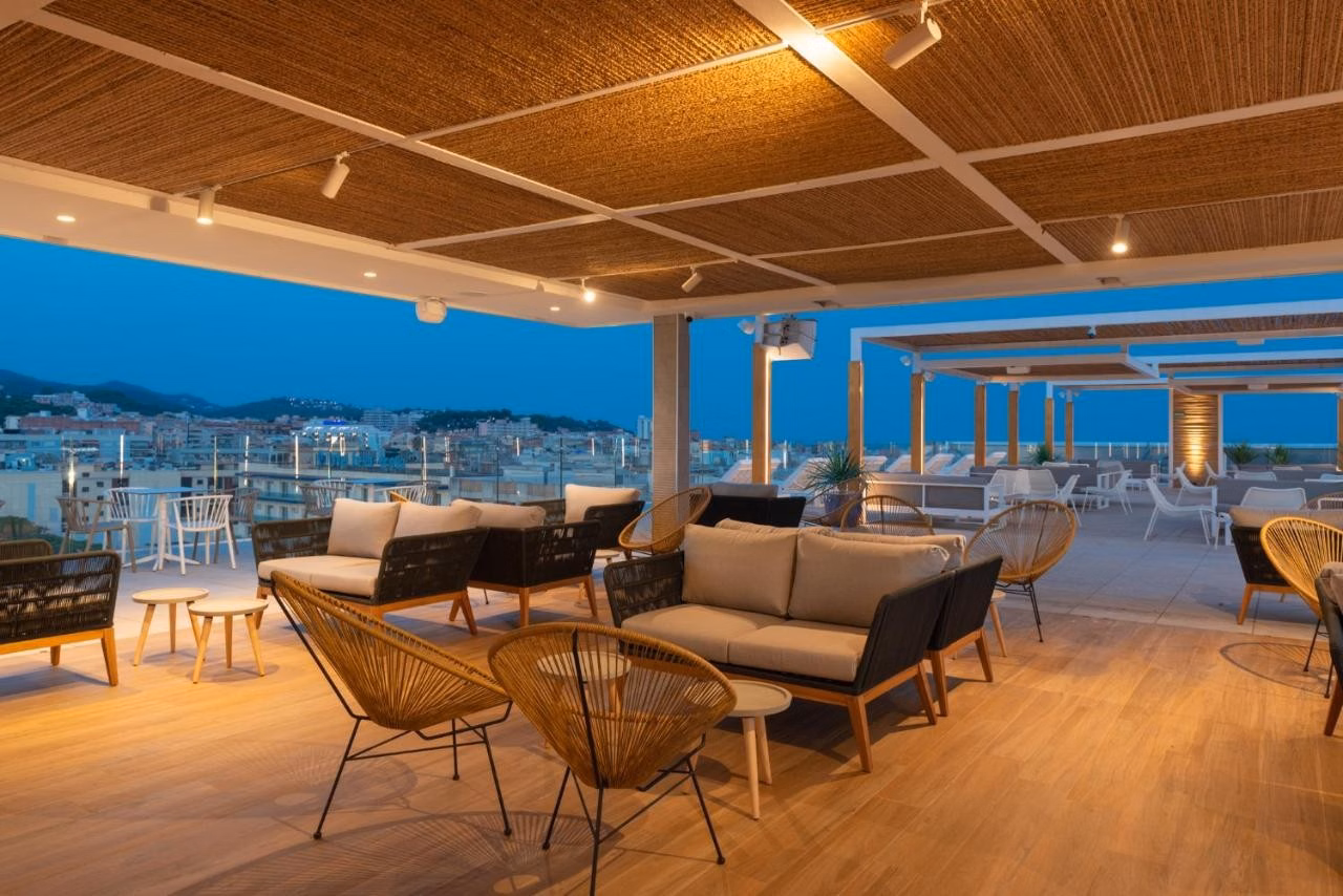L’Azure Hotel