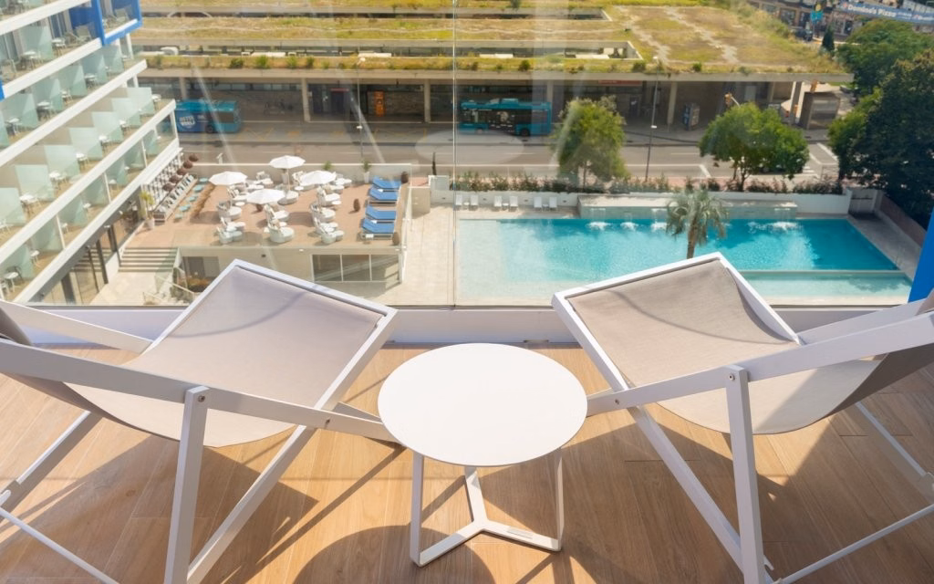 L’Azure Hotel