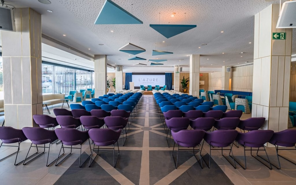 L’Azure Hotel