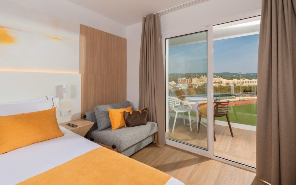 L’Azure Hotel