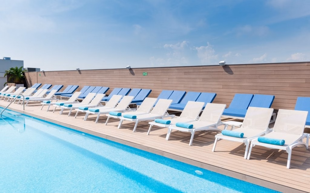 L’Azure Hotel