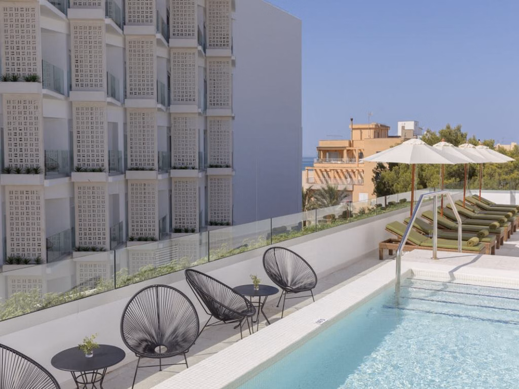 HM Ayron Park – Adults Only
