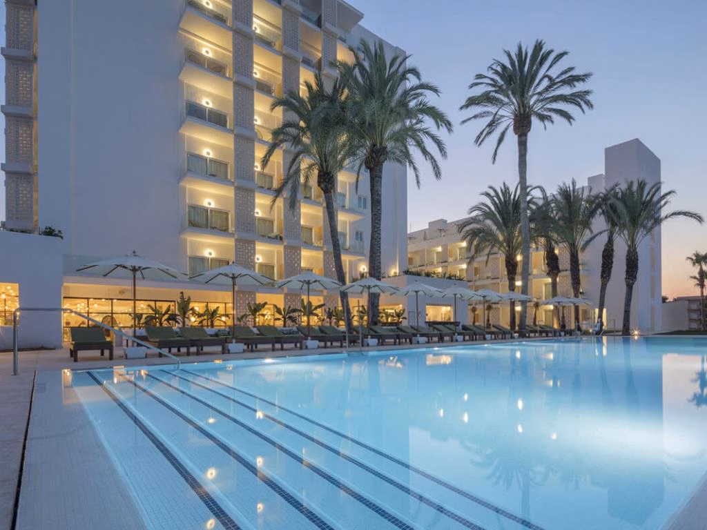 HM Ayron Park – Adults Only