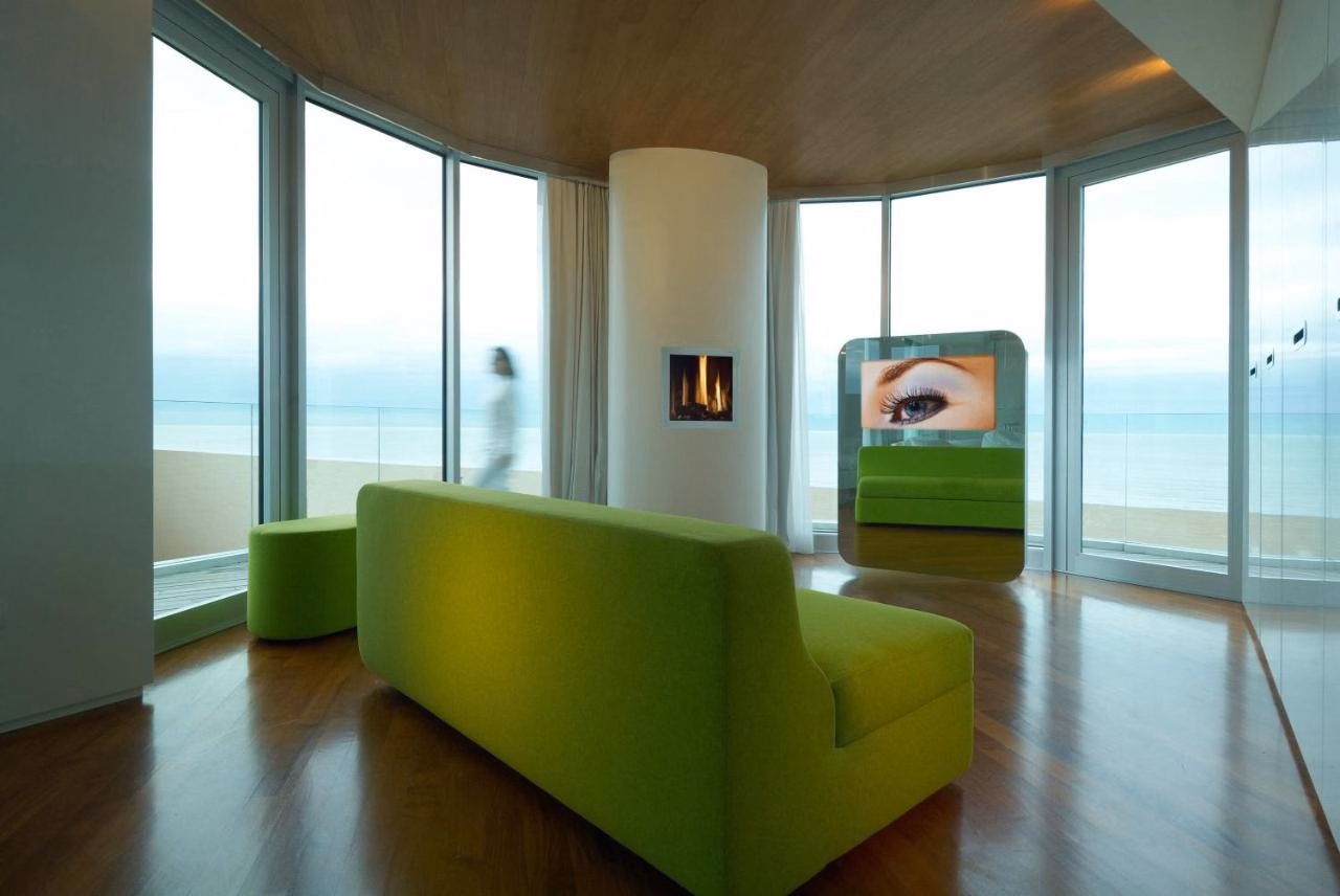 i-Suite Hotel