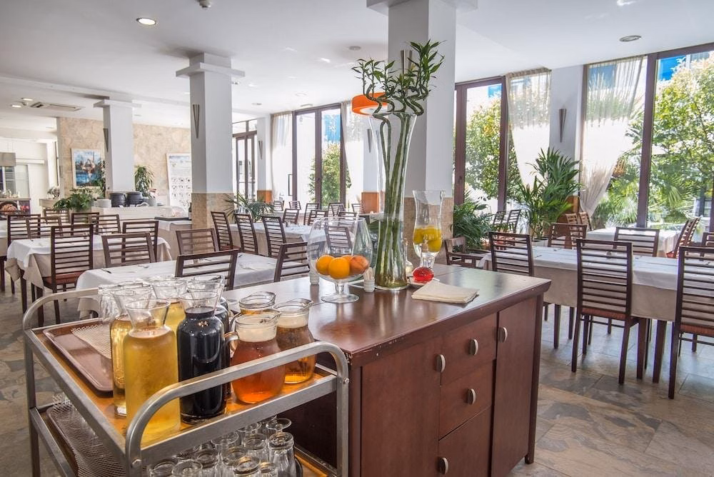 Aleksandar Hotel