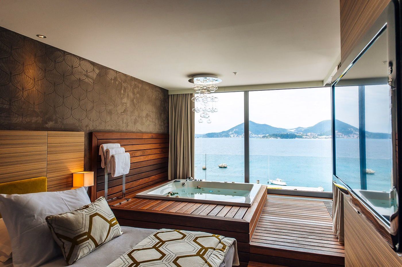Maestral Resort & Casino