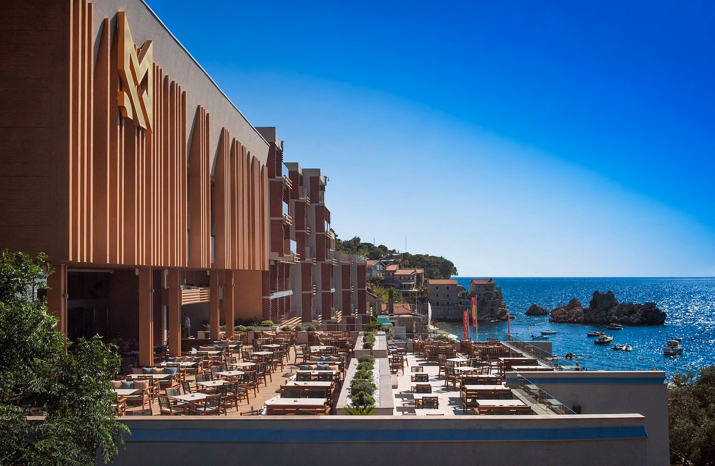 Maestral Resort & Casino