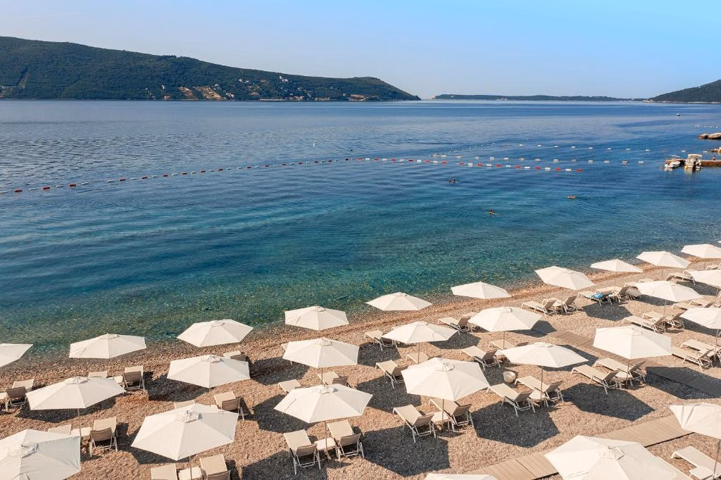 Lazure Hotel and Marina