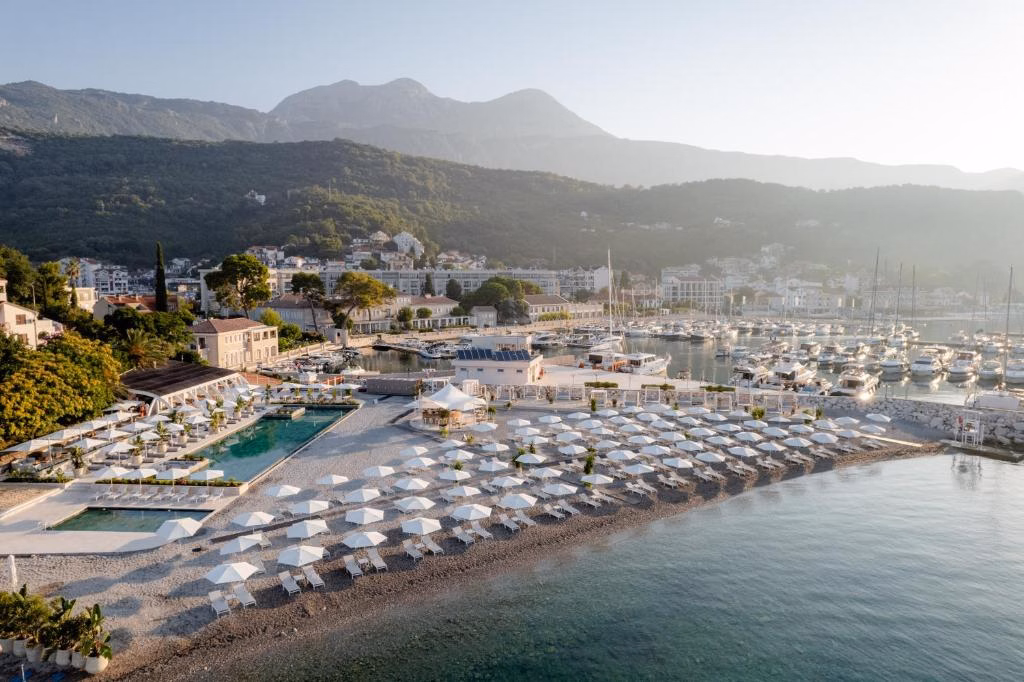 Lazure Hotel and Marina