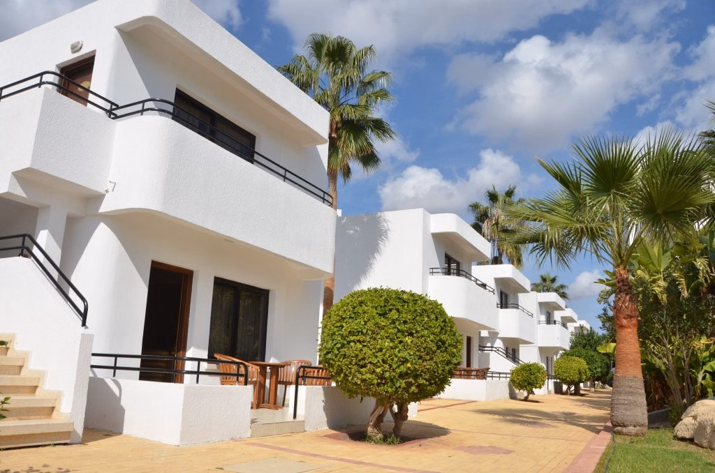 Adams Beach Hotel & Spa