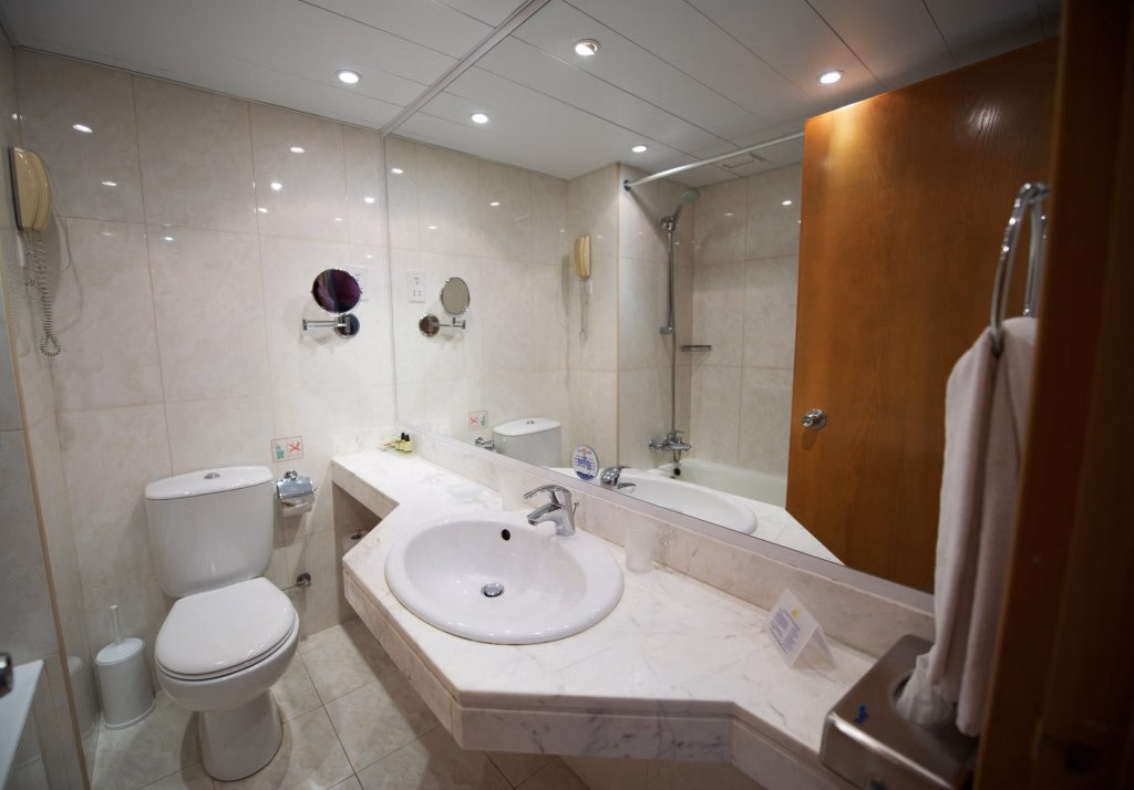Adams Beach Hotel & Spa