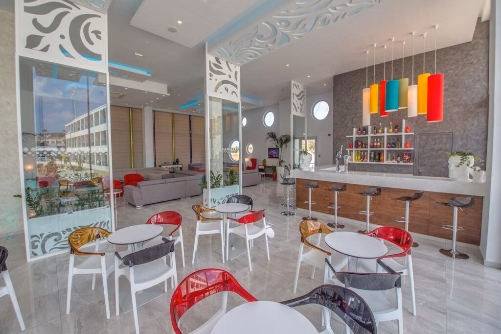 Nicholas Color Hotel