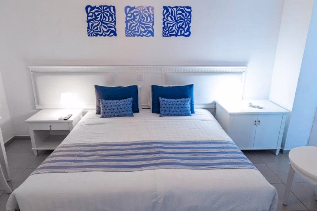 Nereus Hotel