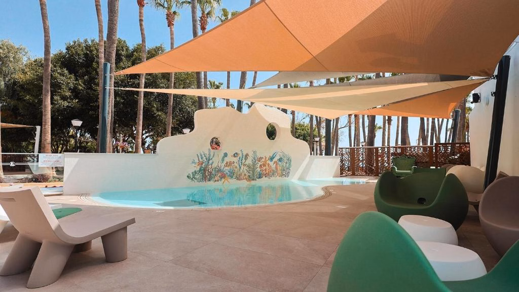 Cavo Maris Beach Hotel
