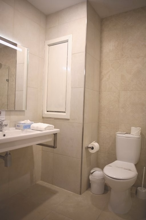 Gillieru Harbour Hotel