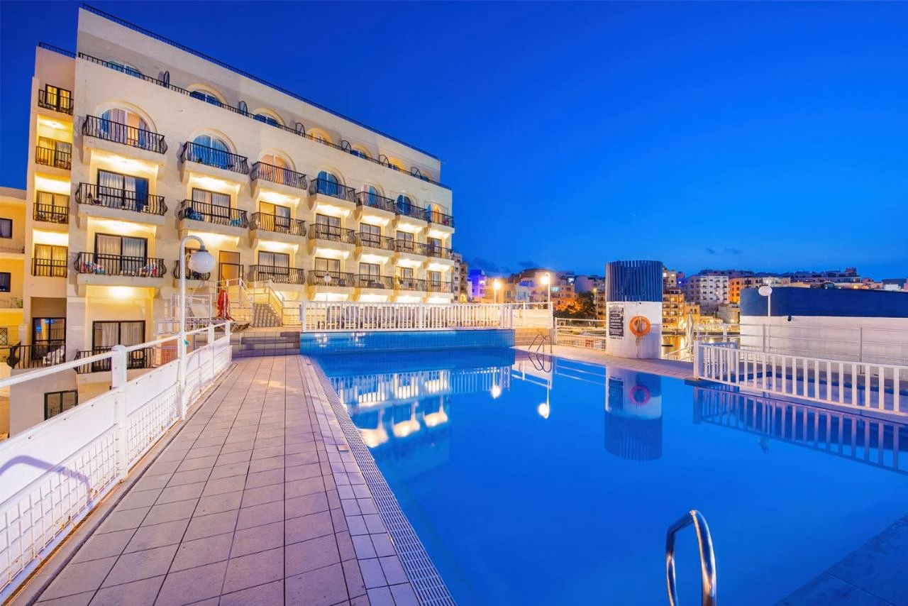 Gillieru Harbour Hotel
