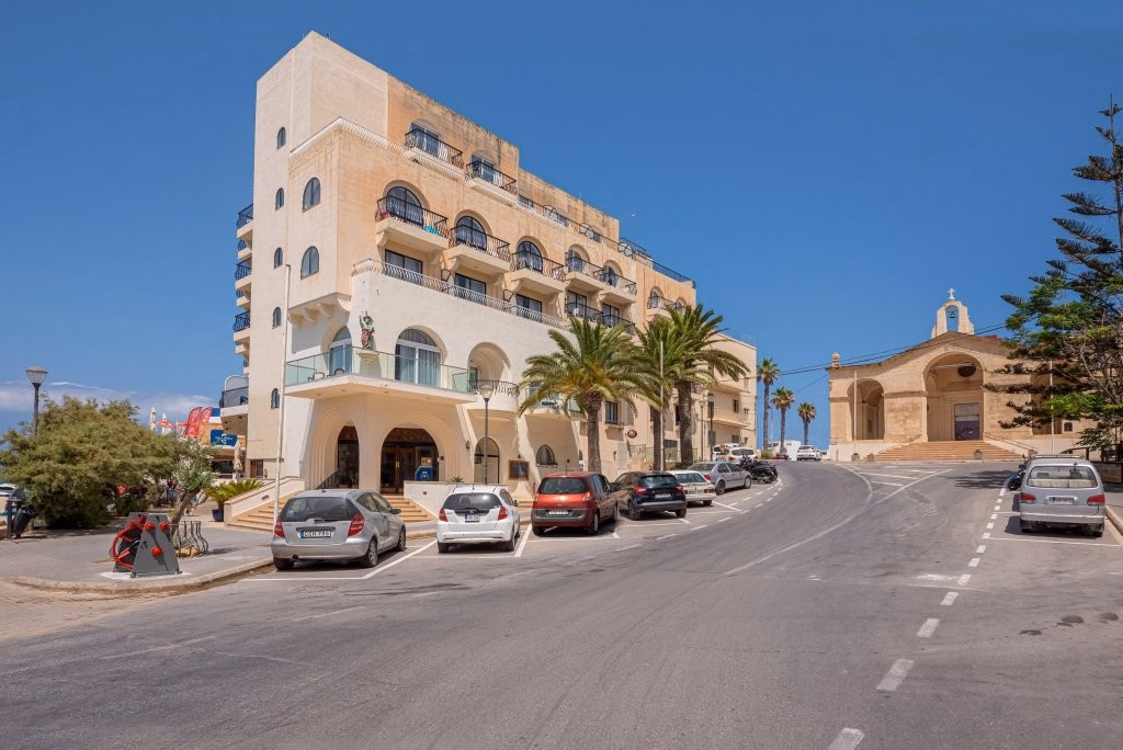 Gillieru Harbour Hotel