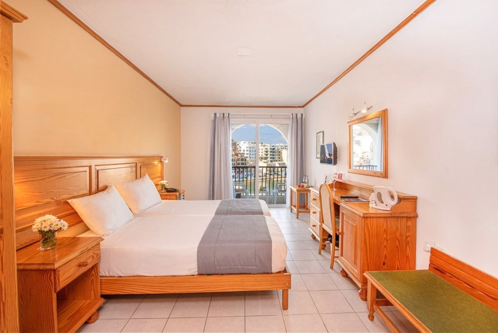 Gillieru Harbour Hotel