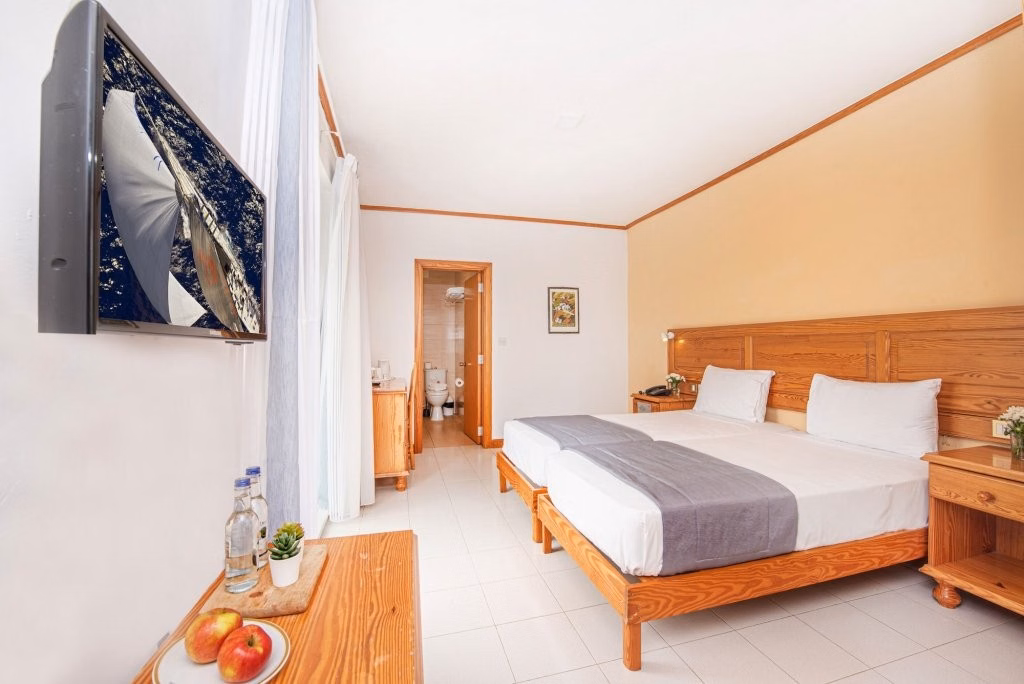 Gillieru Harbour Hotel