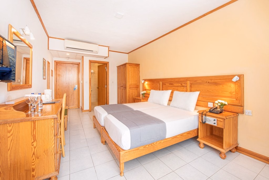 Gillieru Harbour Hotel