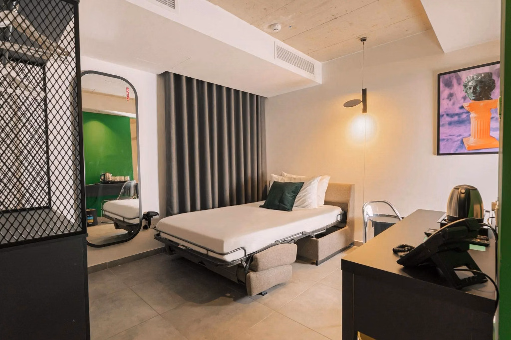 IKYK Hotel - IK Collection