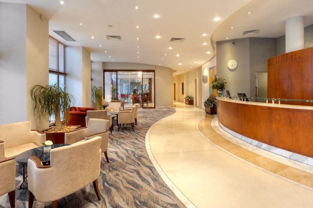 Marina Hotel Corinthia Beach Resort