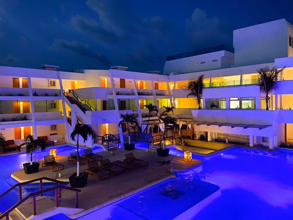 Flamingo Cancun Resort