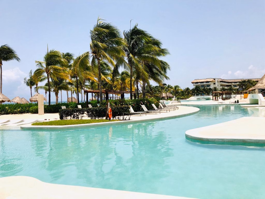 BlueBay Grand Esmeralda