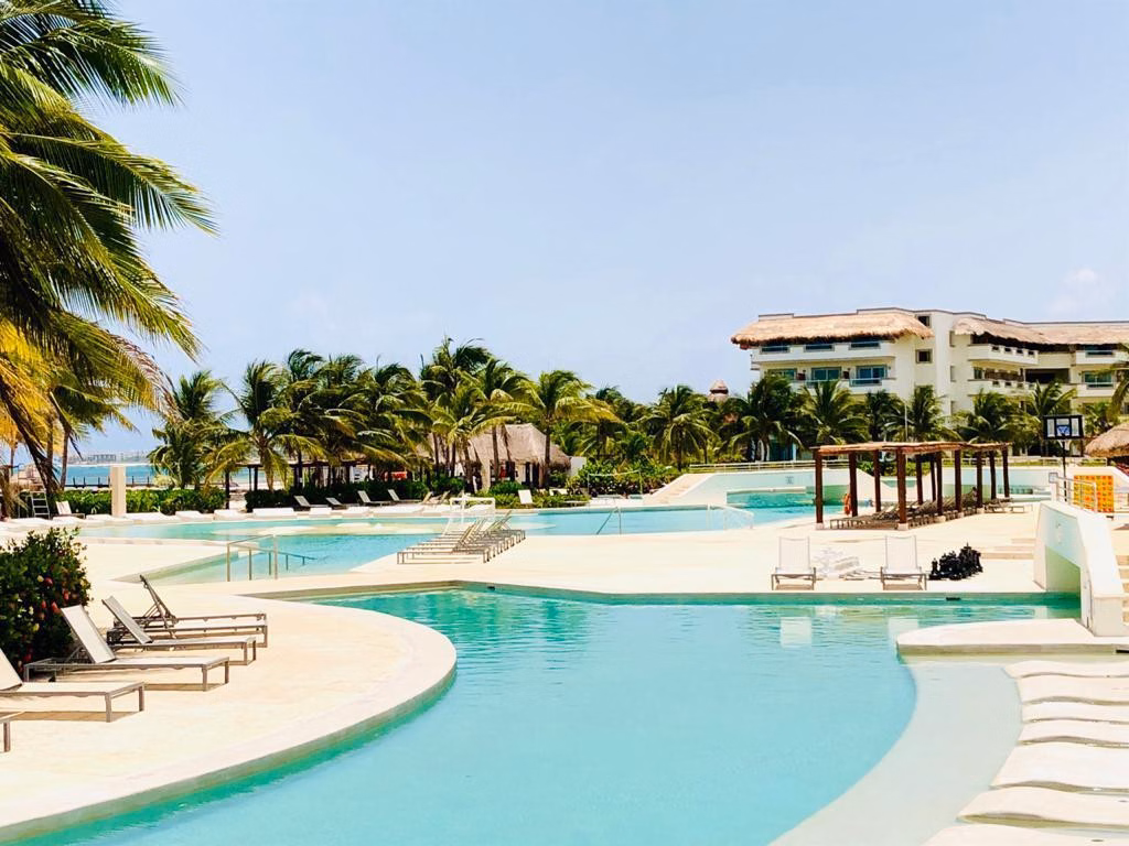 BlueBay Grand Esmeralda