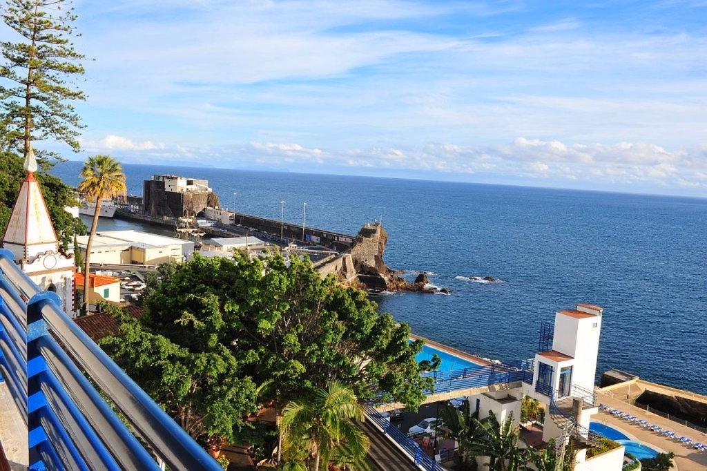 Next Hotel
