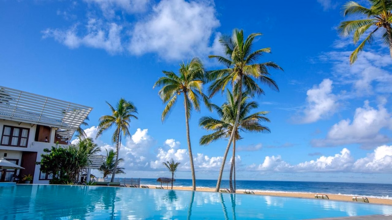 Avenra Beach Hikkaduwa