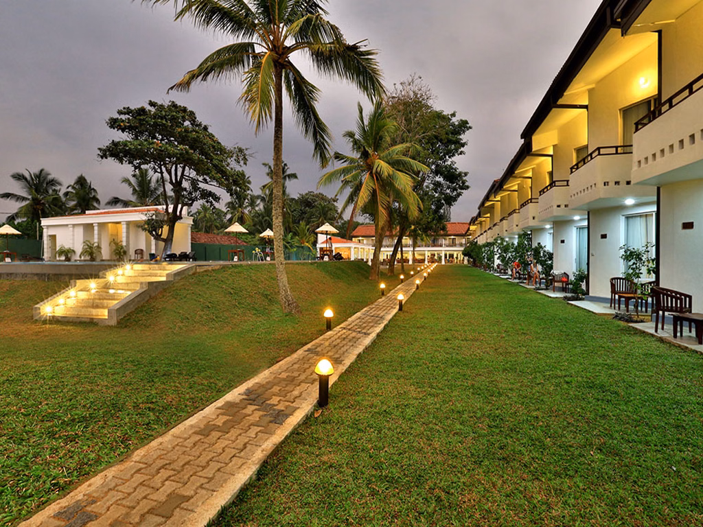 Hibiscus Beach Hotel And Villas