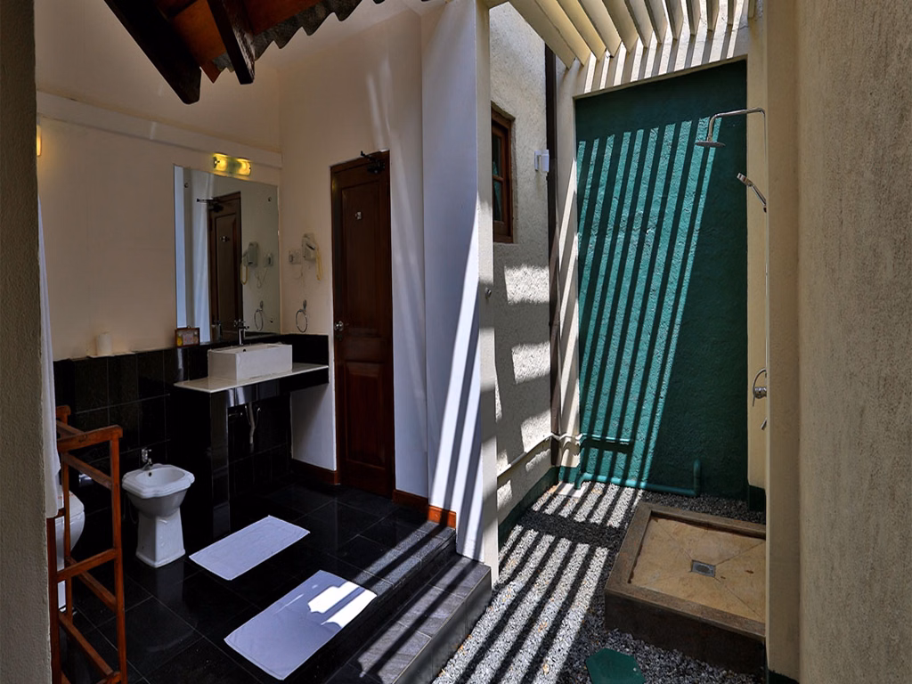 Hibiscus Beach Hotel And Villas