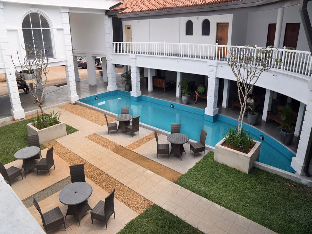 Hibiscus Beach Hotel And Villas