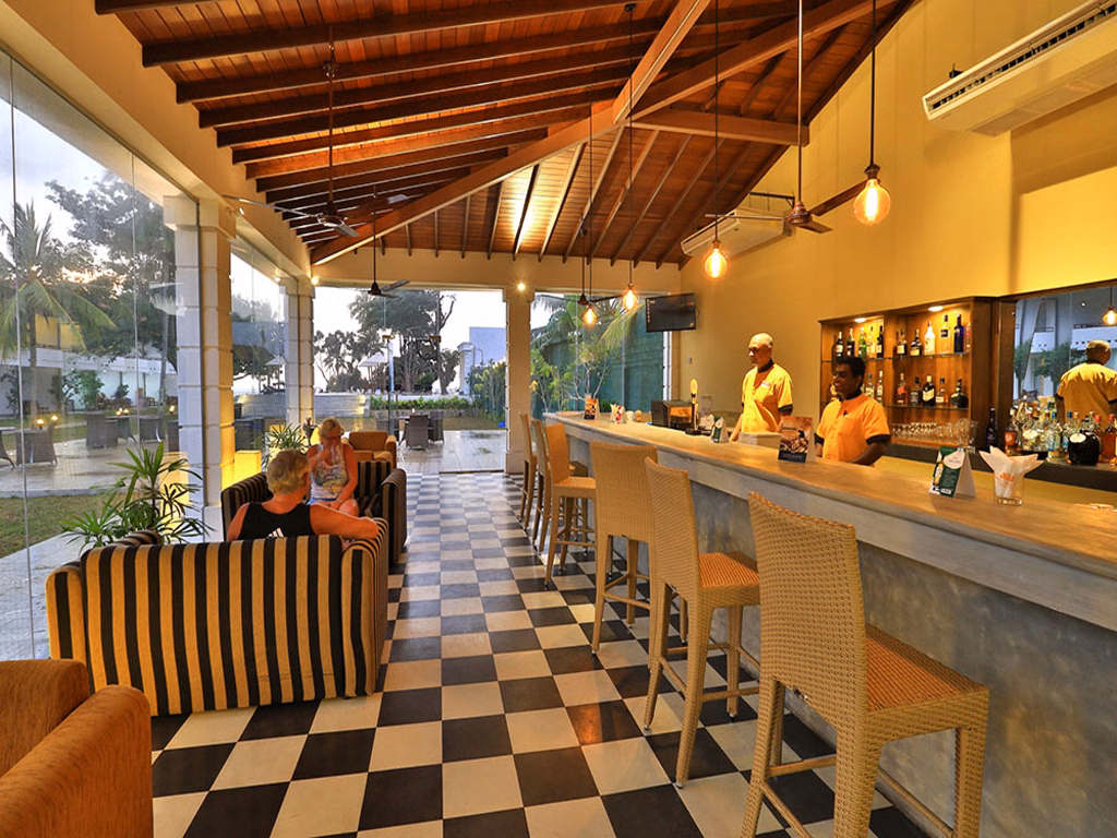 Hibiscus Beach Hotel And Villas