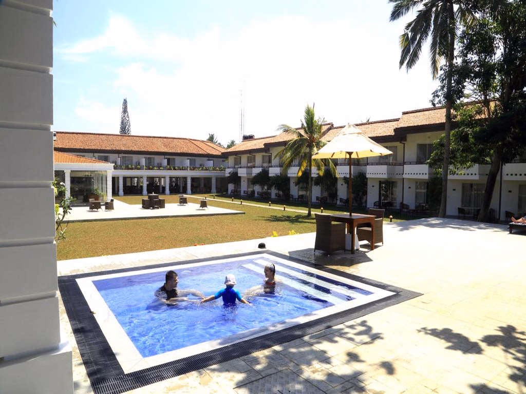 Hibiscus Beach Hotel And Villas