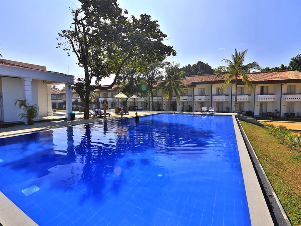 Hibiscus Beach Hotel And Villas