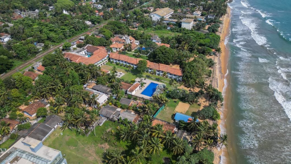 Hibiscus Beach Hotel And Villas