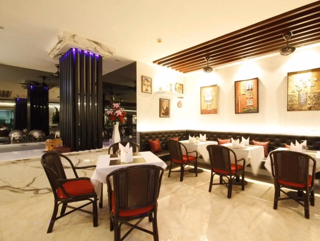 Hemingways Silk Hotel
