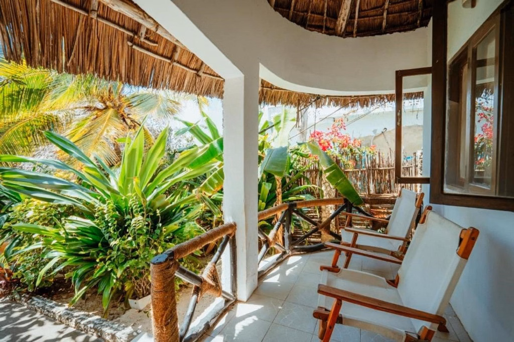Coral Rocks Hotel & Restaurant