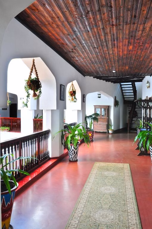 Dhow Palace Hotel