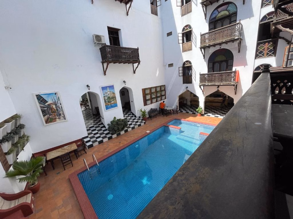 Dhow Palace Hotel