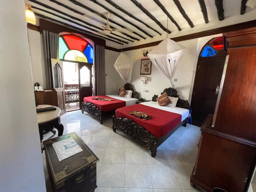 Dhow Palace Hotel
