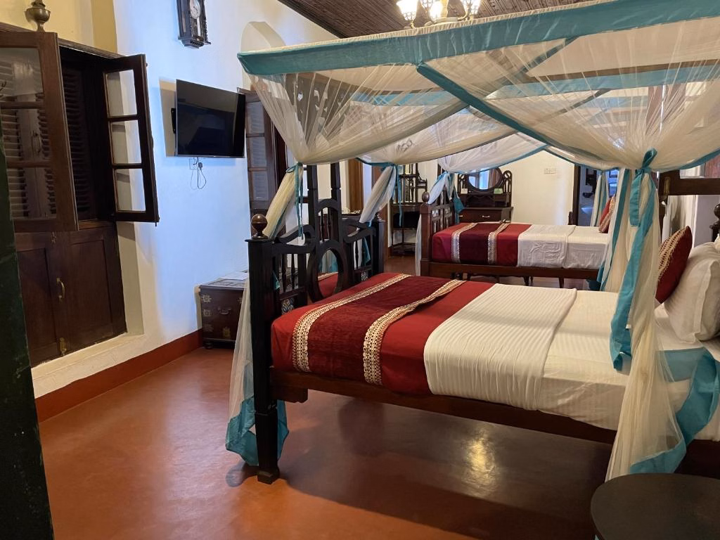 Dhow Palace Hotel