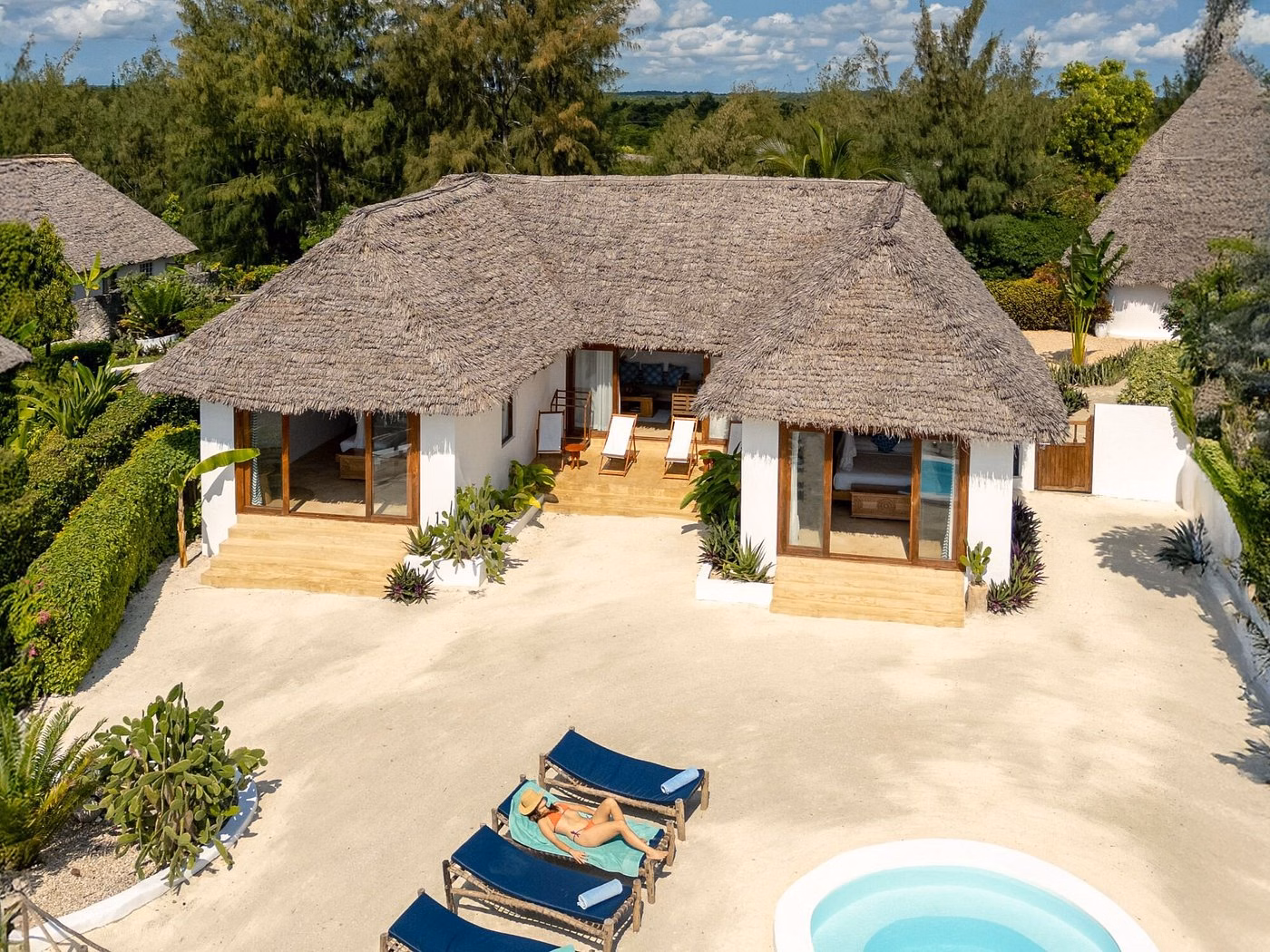 Zanbluu Beach Hotel